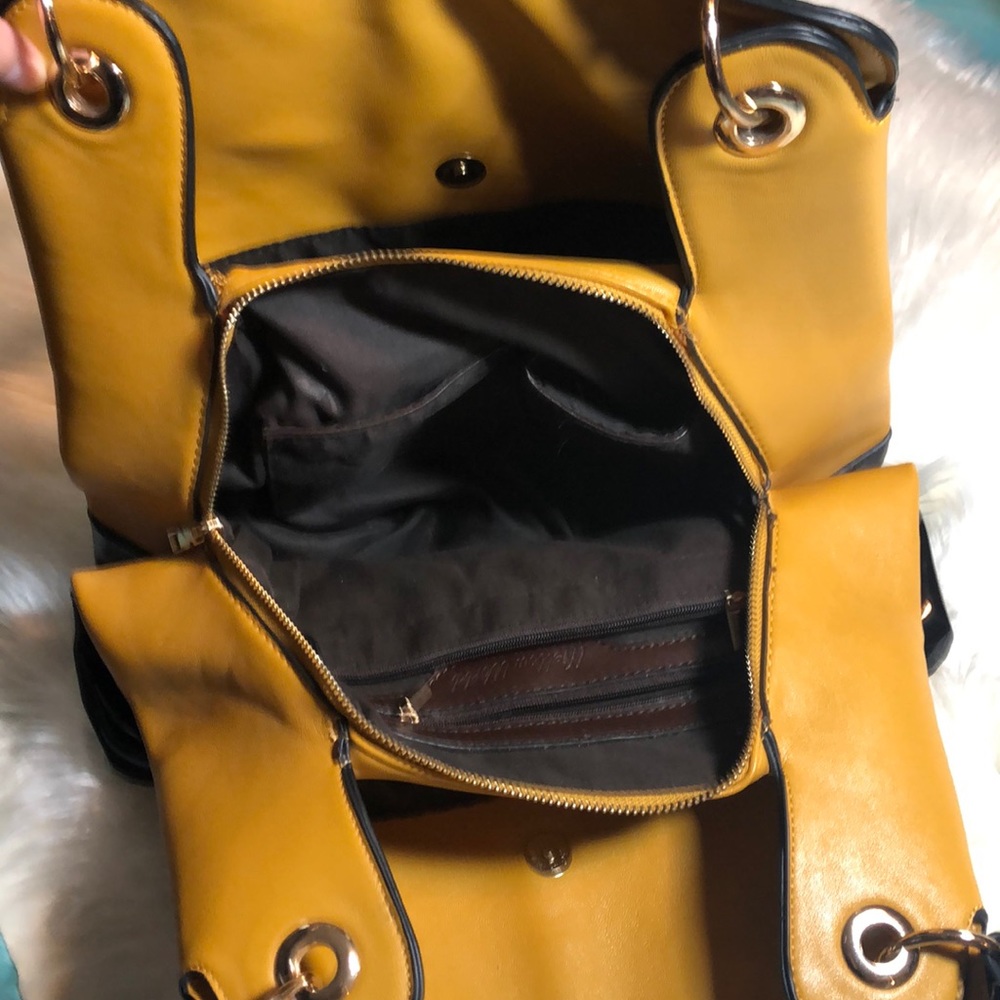Mustard Purse - Picture 6 of 6